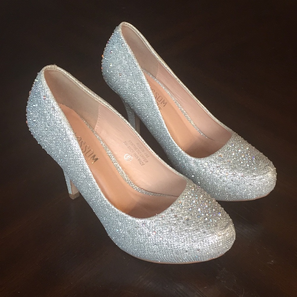 Stiletto with platform